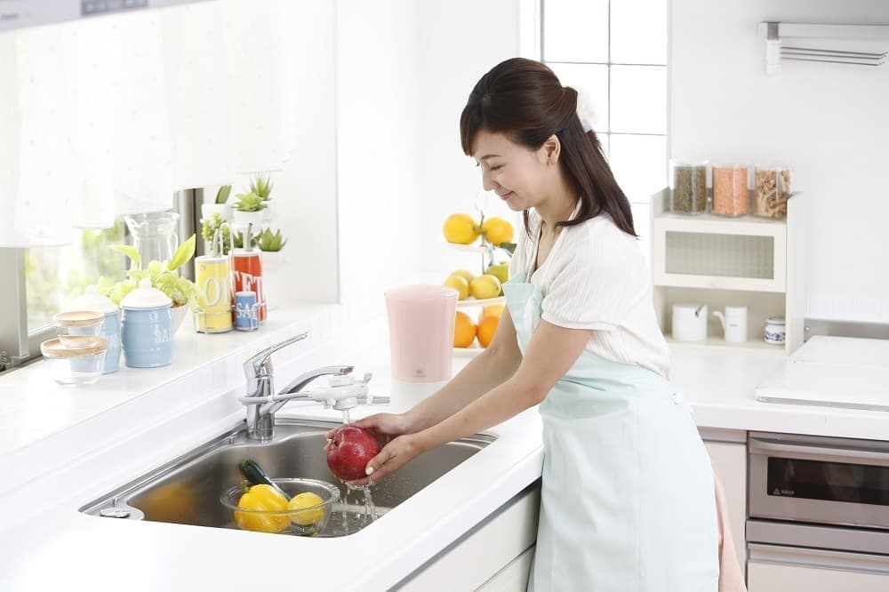 据え置き型浄水器は手軽さと高性能を併せ持った万能浄水器